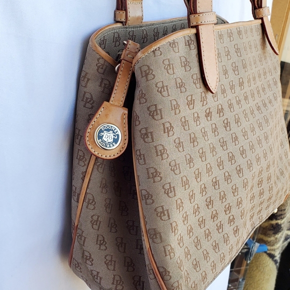 Dooney & Bourke Signature Satchel Ba - Picture 2 of 9
